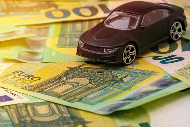 Auto e centinaia di euro