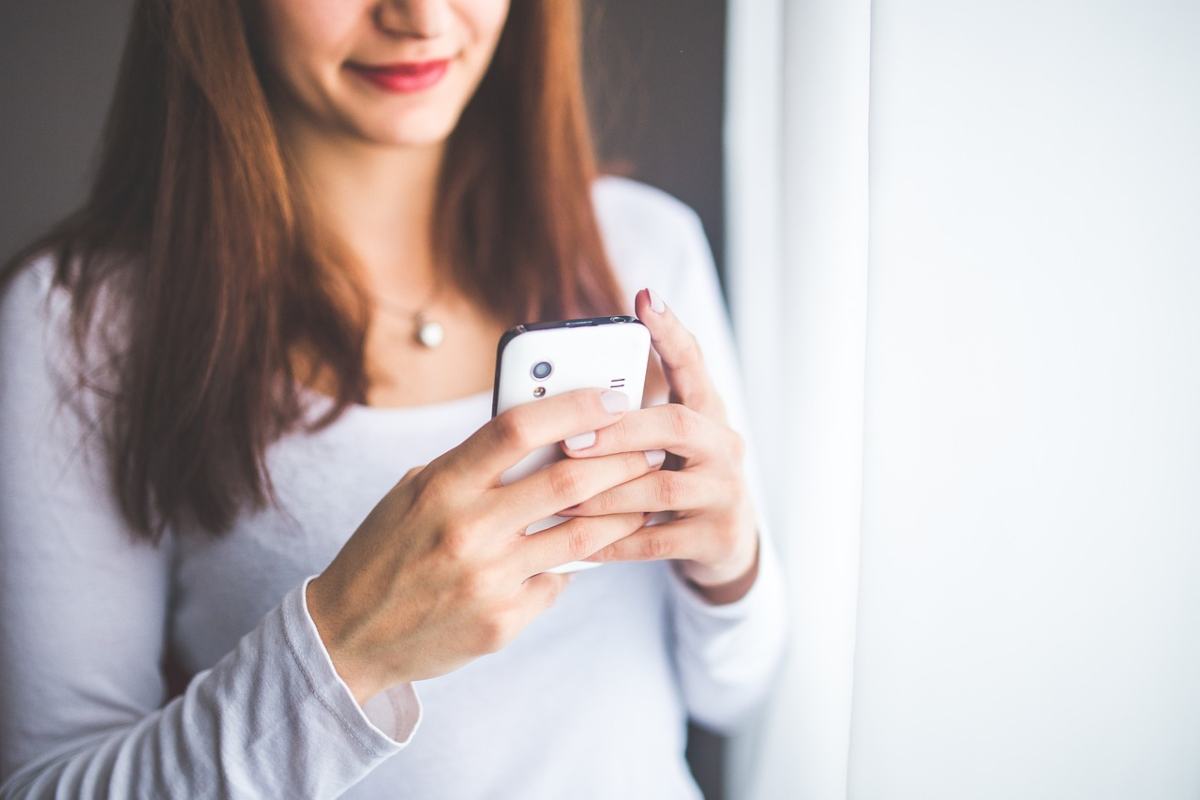 Usi il telefono con il vivavoce? Ora rischi una multa salata