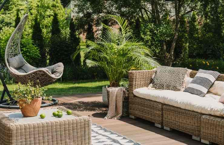 arredo giardino tavolo e poltroncina