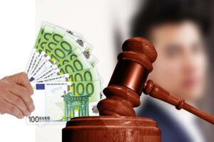 martello tribunale banconote 100 euro